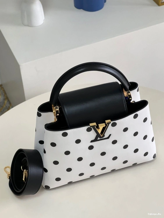 LOUIS CAPUCINES MM VUITTON 0402